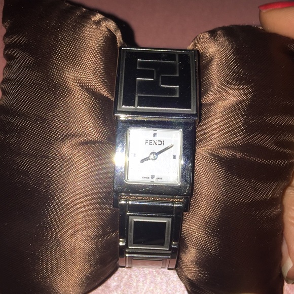 Fendi Watch (silver) - Picture 1 of 2